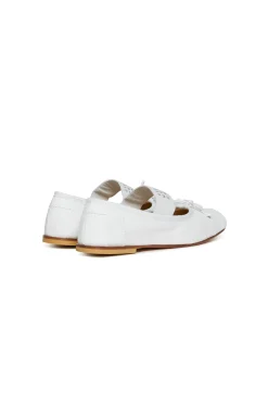 Slippers And Sandals | Slippers And Sandals><noscript><img data-lazyloaded=