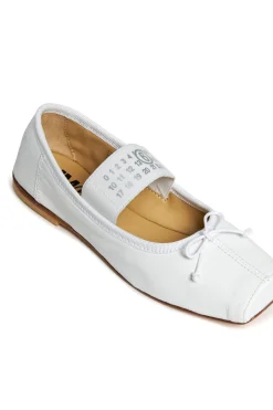Slippers And Sandals | Slippers And Sandals><noscript><img data-lazyloaded=