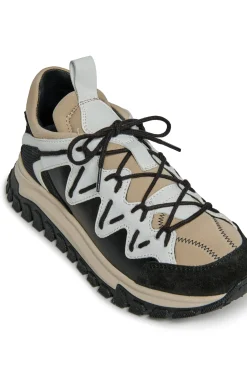 Sneakers | Sneakers><noscript><img data-lazyloaded=