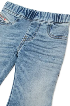 Jeans><noscript><img data-lazyloaded=