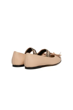 Slippers And Sandals | Slippers And Sandals><noscript><img data-lazyloaded=