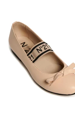 Slippers And Sandals | Slippers And Sandals><noscript><img data-lazyloaded=