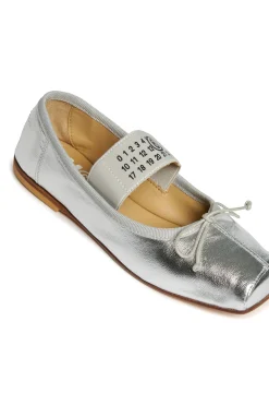Slippers And Sandals | Slippers And Sandals><noscript><img data-lazyloaded=