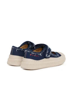 Sneakers | Sneakers><noscript><img data-lazyloaded=