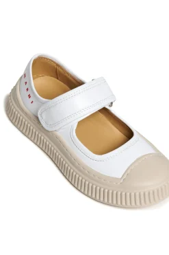 Sneakers | Sneakers><noscript><img data-lazyloaded=