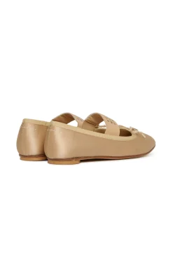 Slippers And Sandals | Slippers And Sandals><noscript><img data-lazyloaded=