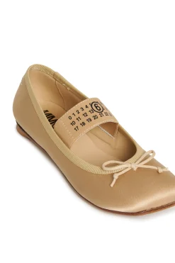 Slippers And Sandals | Slippers And Sandals><noscript><img data-lazyloaded=
