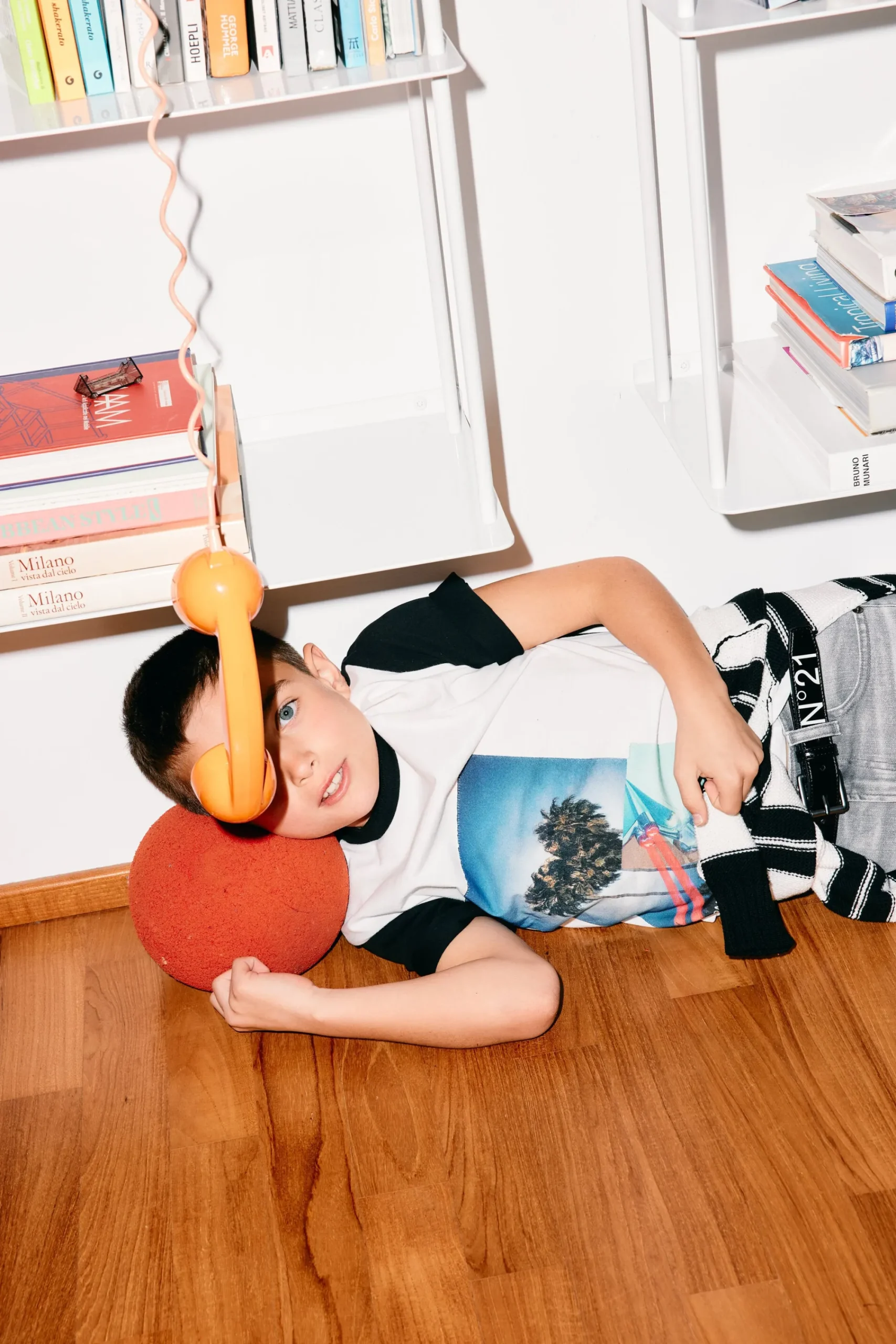 T-Shirts>N°21 T-shirt with Postcard print black